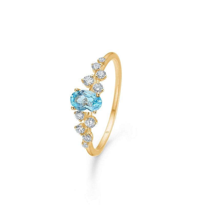 Leonora ring i 14 kt guld med blå topas og 0,03 ct diamanter fra Mads Z Gold Label.